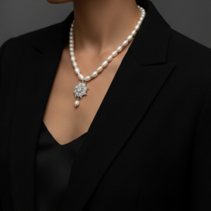 Untitled WHITE PEARL NECKLACE SET WITH CLEAR PENDANT