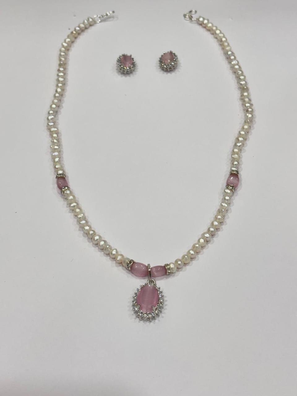 WHITE PEARL NECKLACE SET WITH ROSE QUARTZ PENDANT